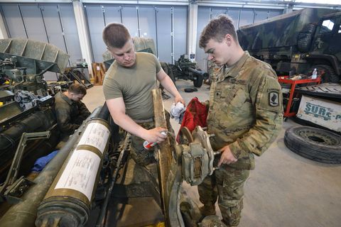 us army spc seth malberi, right, and us army spc ryan jonsson both with fury battery, 4th battalion, 319th airborne field artillery regiment, 173rd airborne brigade conduct maintenance on m777 towed 155 mm howitzer in the battery’s motor pool at the 7th army training command’s grafenwoehr training area, germany, april 11, 2018 us army photo by gertrud zach