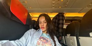 rosalia en un avion