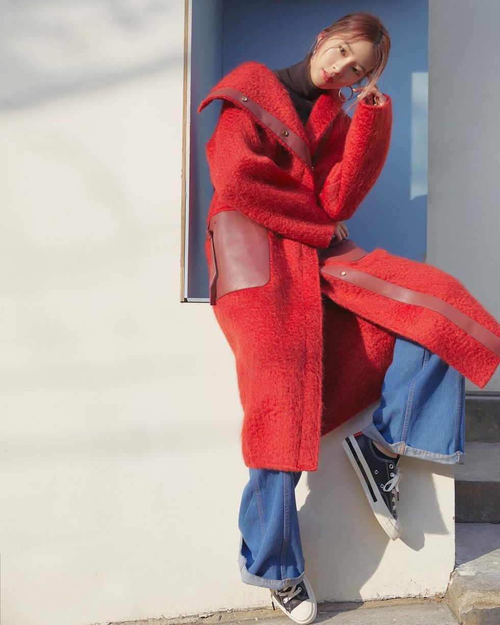Red, Blue, Clothing, Street fashion, Fashion, Coat, Outerwear, Standing, Fur, Overcoat, 