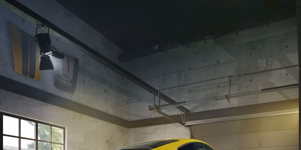 coche deportivo amarillo