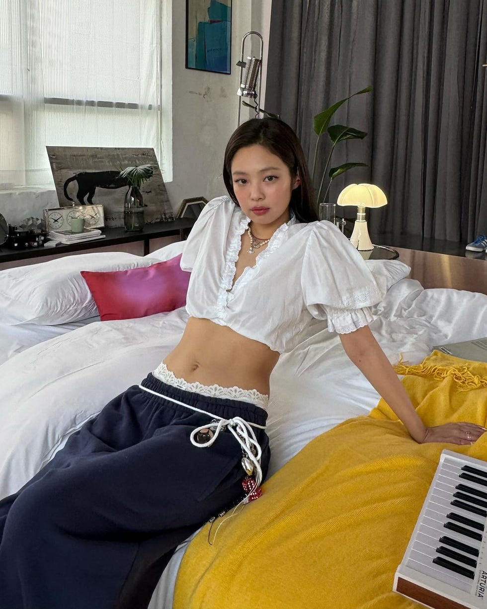 Phong cách Bohemia "mới" là gì? Xu hướng mới xuân hè 2025 boho chic nên biết! 4 kỹ năng mặc quần áo để kẹp trực tiếp Jennie BLACKPINK mặc áo tay nhúm phong cách boho-chic