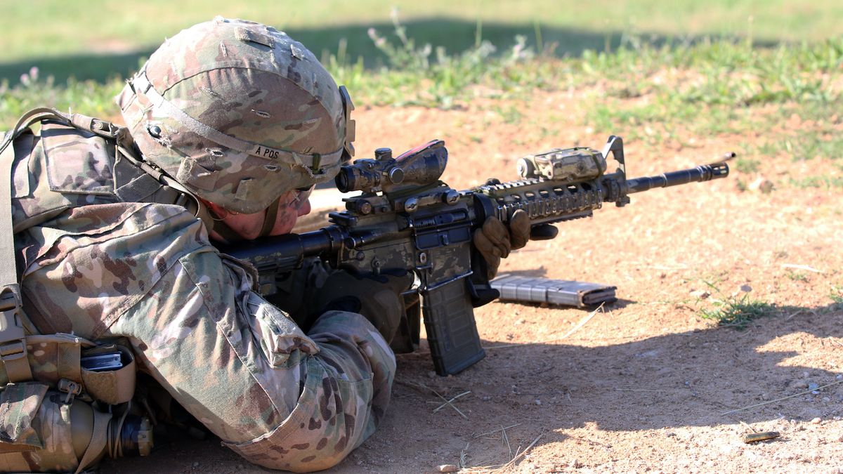 Gun, Soldier, Firearm, Rifle, Machine gun, Military, Army, Military organization, Military camouflage, Trigger, 