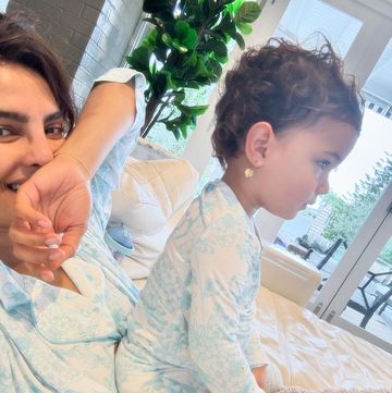 priyanka chopra twins with her toddler daughter