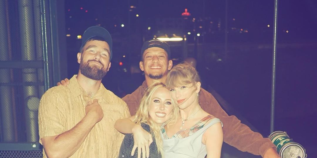 Taylor Swift shines in a light blue summer dress on a date with Travis Kelce