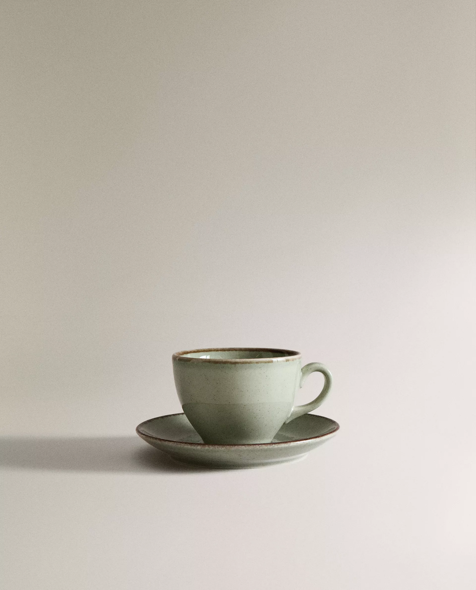 taza y plato de porcelana