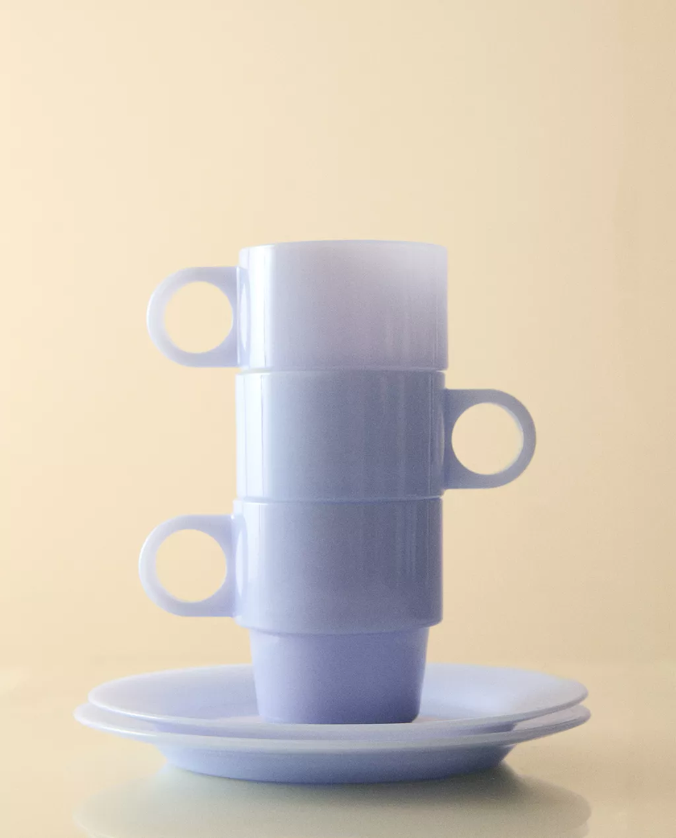 tazas de vidrio azul