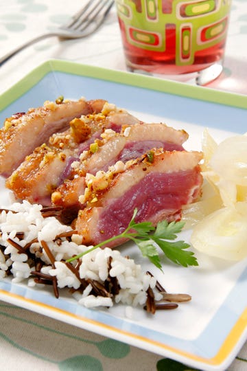 magret de pato con almendras y avellanas