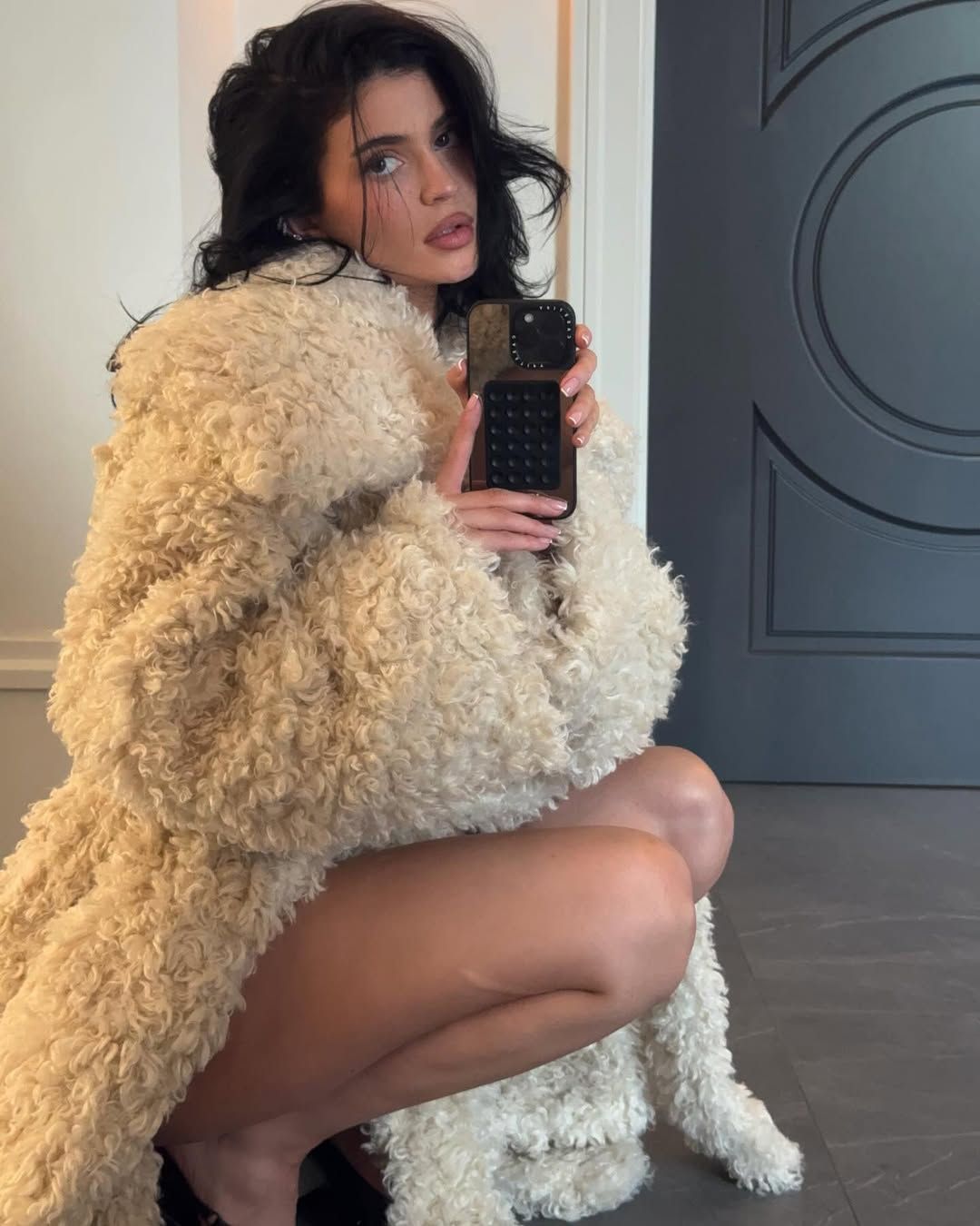 KYLIE VEGAN FUR COAT  ゴージャスなＪＫ screen-shot-2024-02-14-at-4-26
