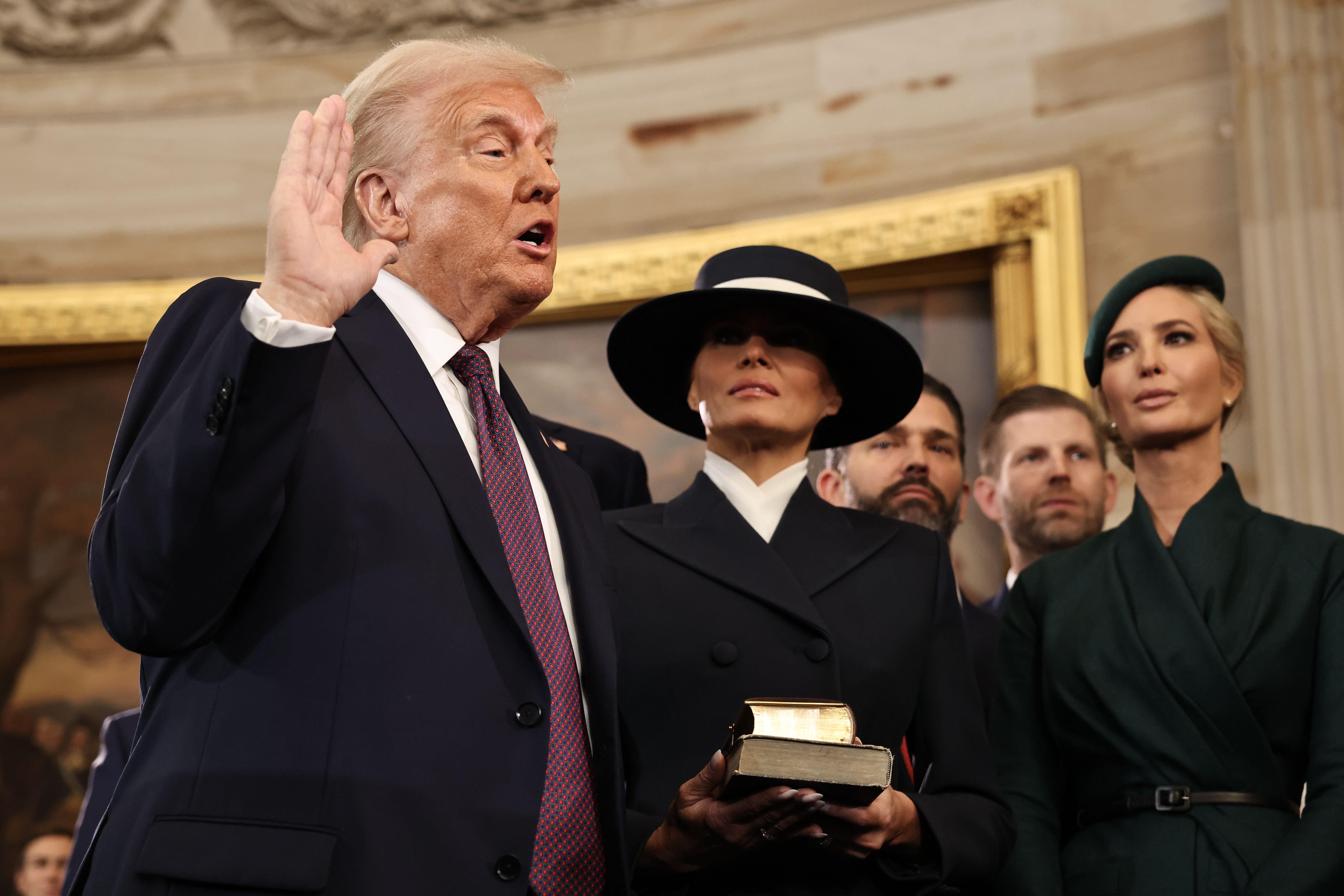 珍品　ロシアで購入　トランプ　ファミリー　マトリョーシカ　TRUMP 大統領 Amazon | ロシアお土産 マトリョーシカ トランプ