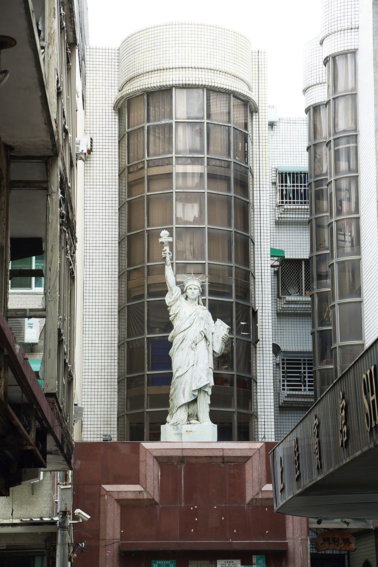 臺南自由女神像