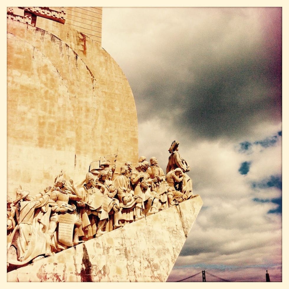 Op het Padro dos Descobrimentosmonument staan Vasco da Gama en andere grote Portugese ontdekkingsreizigers afgebeeld