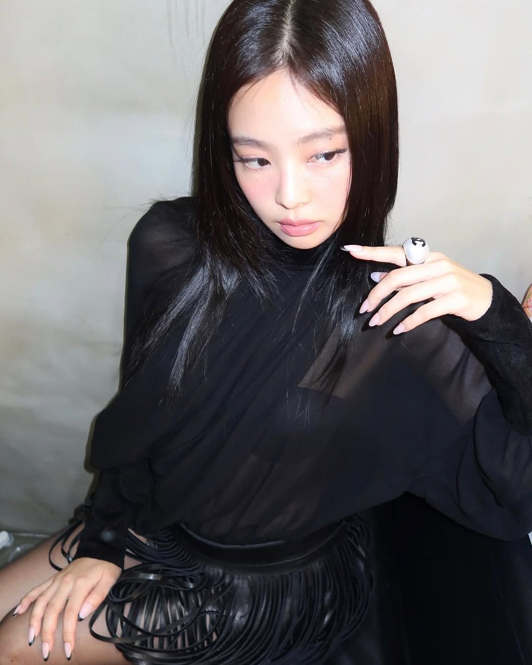 Jennie Kim Puts an It Girl Remix on the LBD—With a Little Help From Alaïa