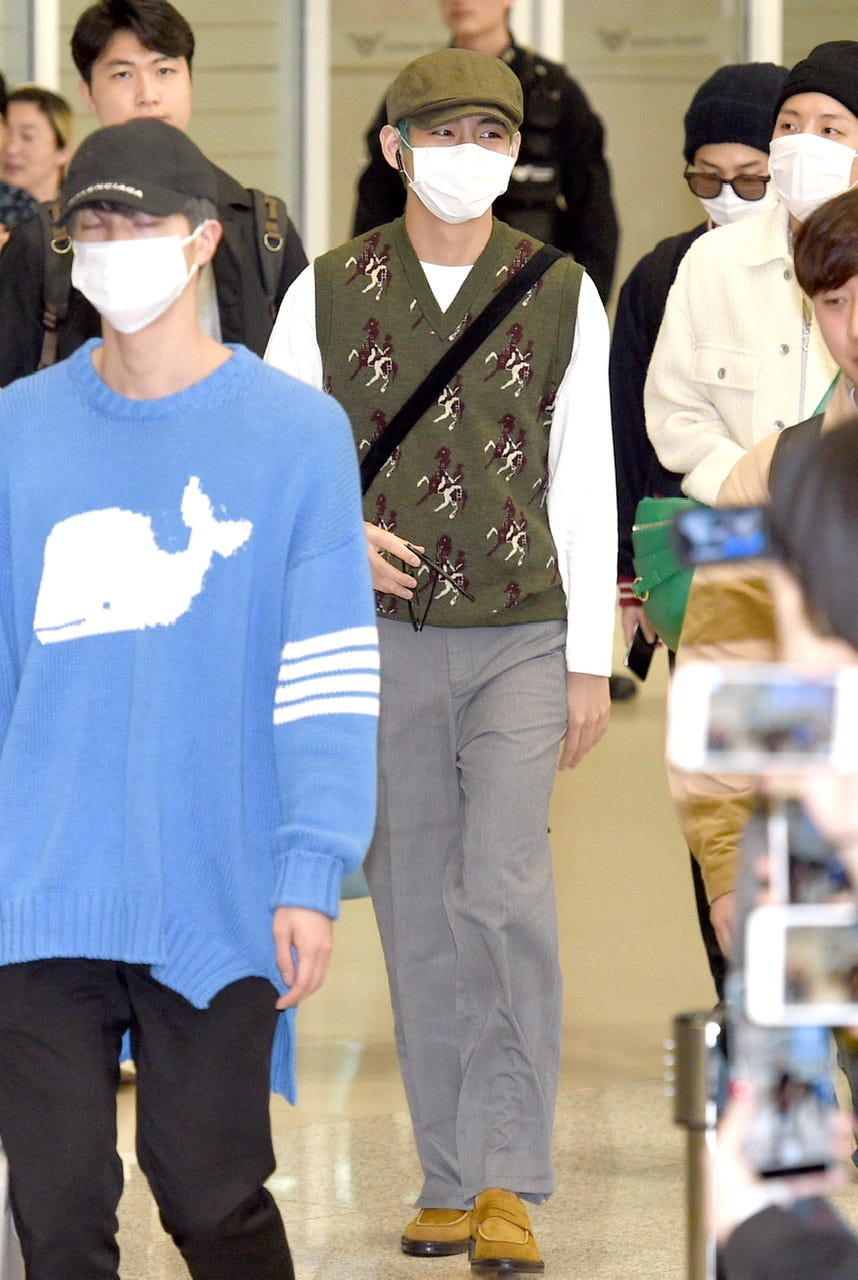 防弾少年団(BTS) - BTS VINTAGE RETRO V テテ　スウェット 最新】BTS（防弾少年団）V（テテ）の、世界が虜になる♡ 私服