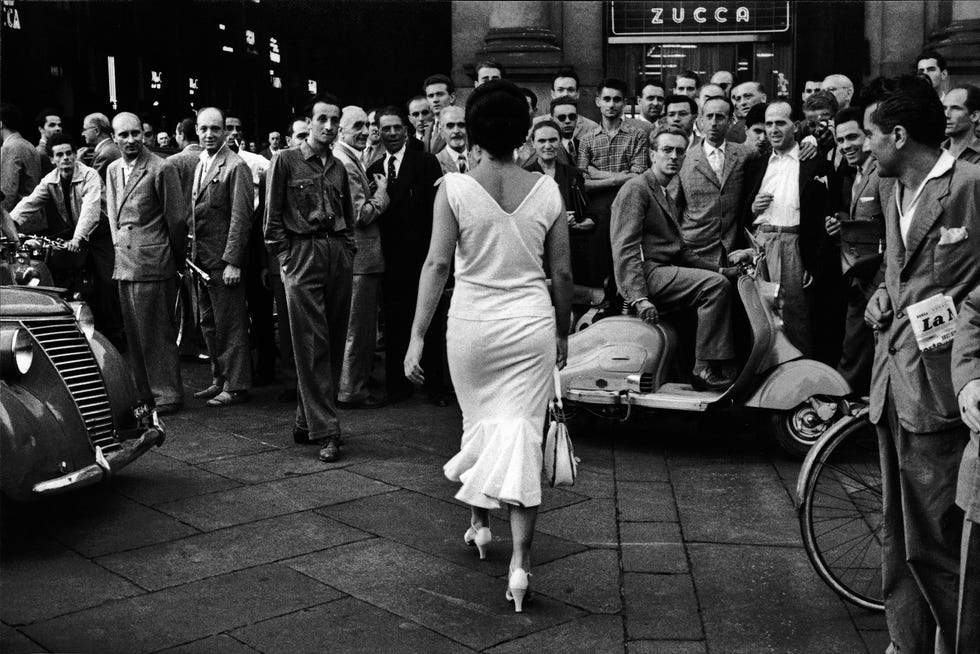 mario de biasi, gli italiani si voltano, milano, bibbiena città della fotografia