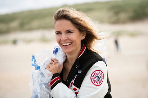 Hanna Verboom tijdens de National Geographic Beach cleanup