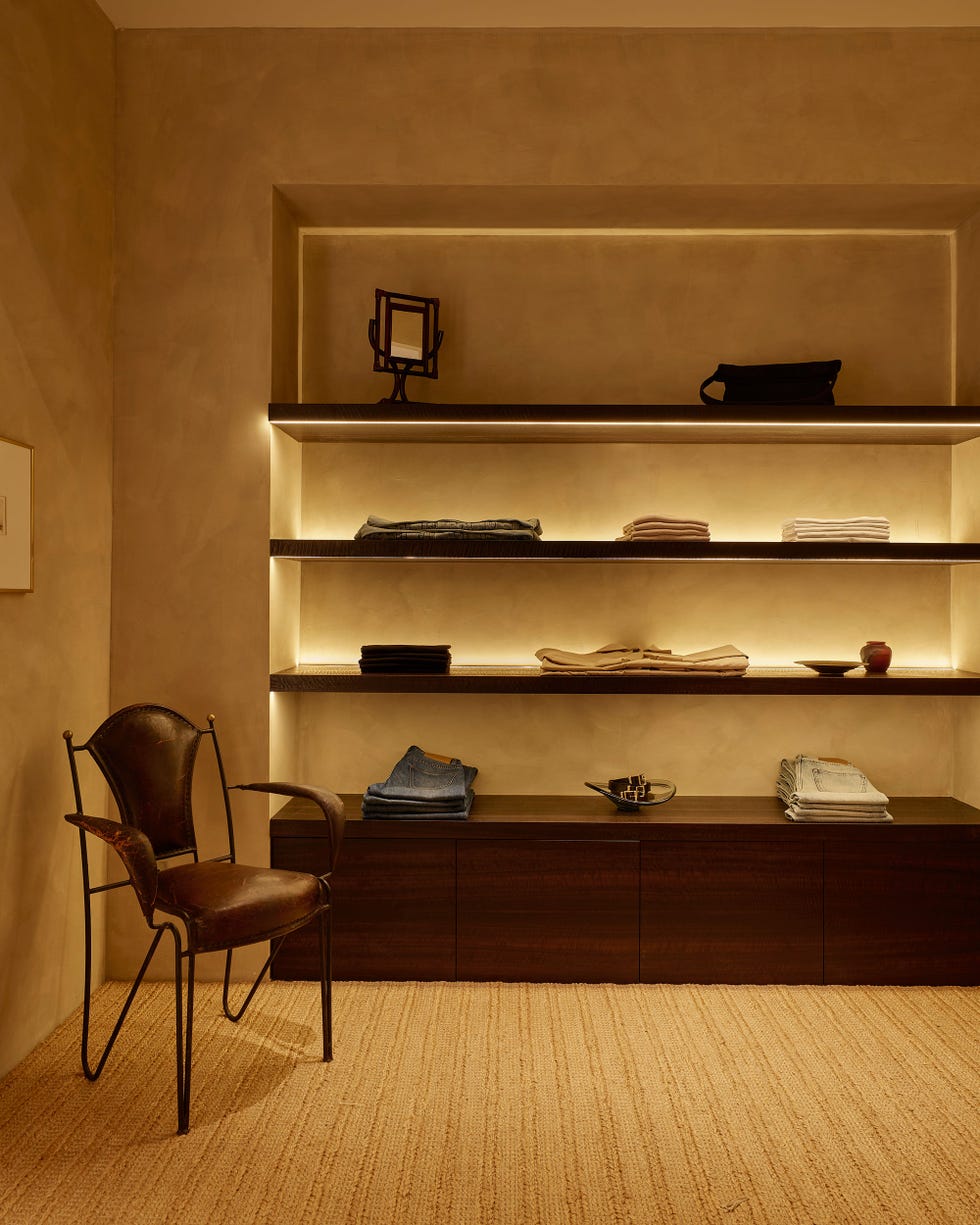 Kallmeyer opens in New York City.