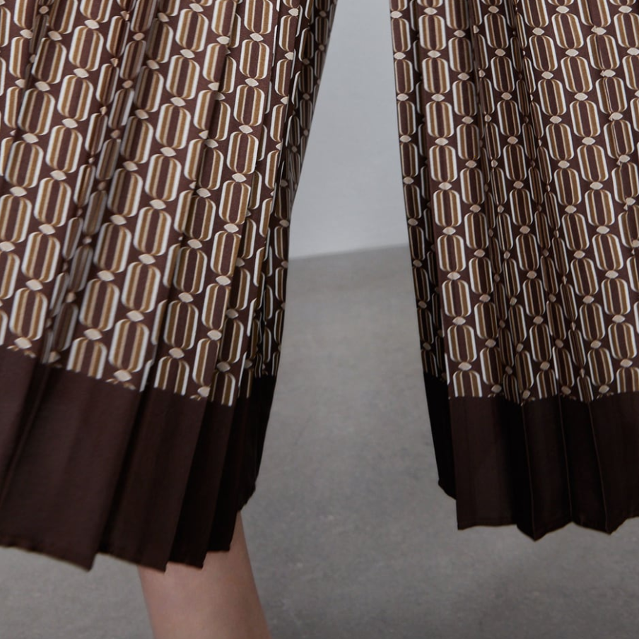 Esta falda pantalón plisada de Zara promete quitarle el primer puesto en ventas a vestidos y largos