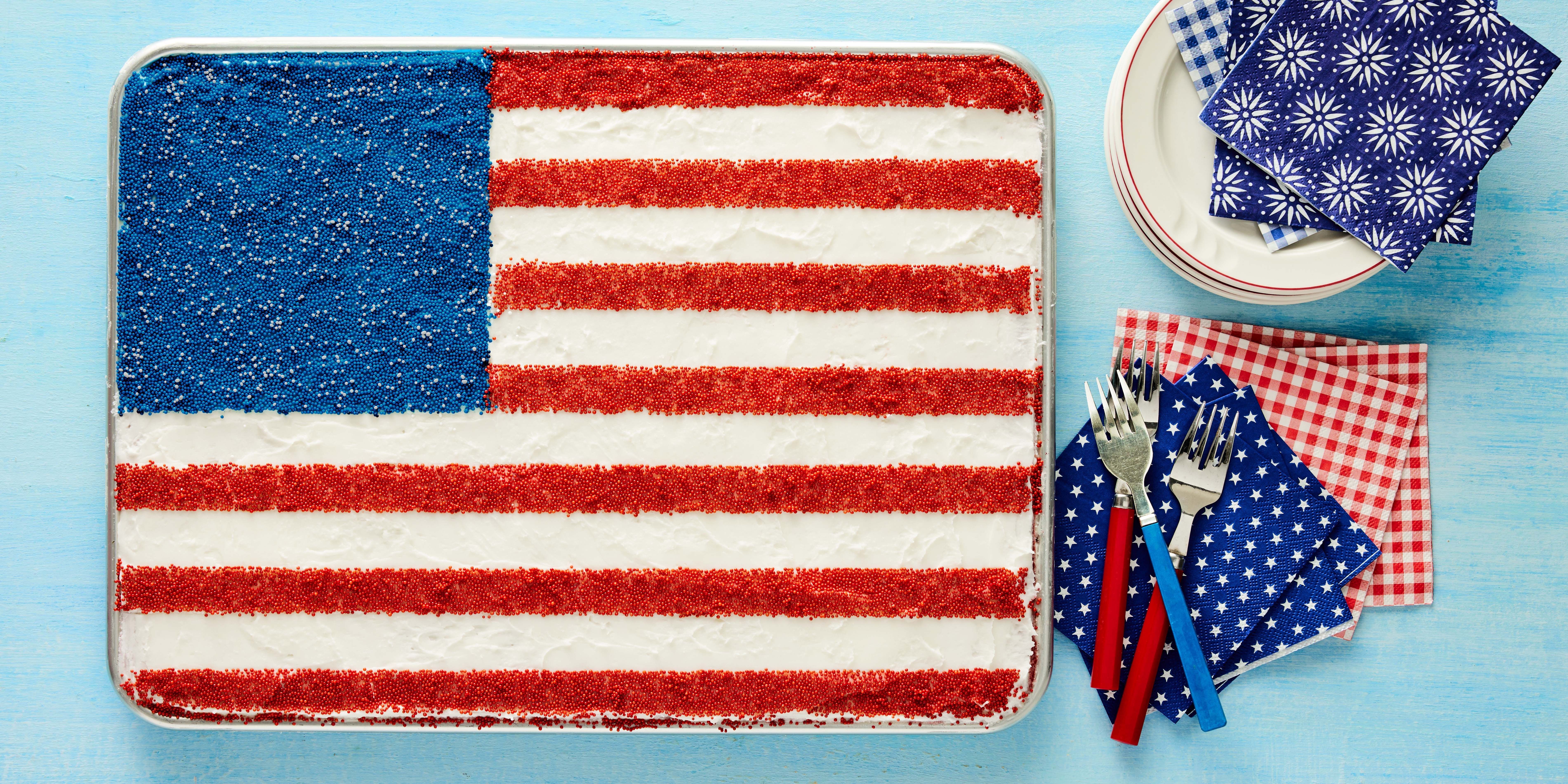 Homemade American United States Independence day cake, for 4 July party,  with sugar stars, striped cream decoration, wooden background copy space  Stock Photo - Alamy