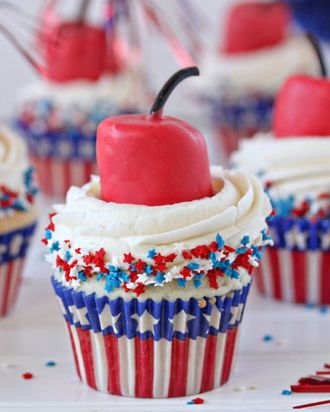 4th of july cupcakes firecracker