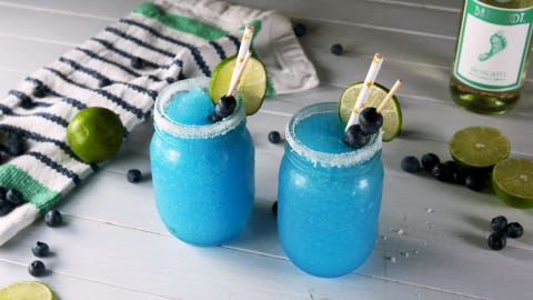 4thofjulydrinksfrozenbluemoscatomargaritas