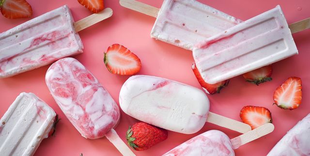 https://hips.hearstapps.com/hmg-prod/images/4th-of-july-popsicles-strawberry-1559838534.jpg?crop=1.00xw:0.757xh;0,0.130xh&resize=640:*