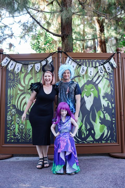 family dressed up with mom as maleficent, dad as hades and daughter as mal