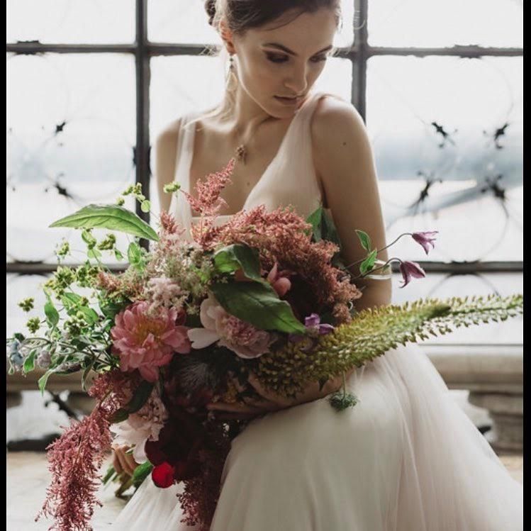 Hair, Flower Arranging, Bouquet, Floristry, Floral design, Dress, Bride, Flower, Wedding dress, Beauty, 