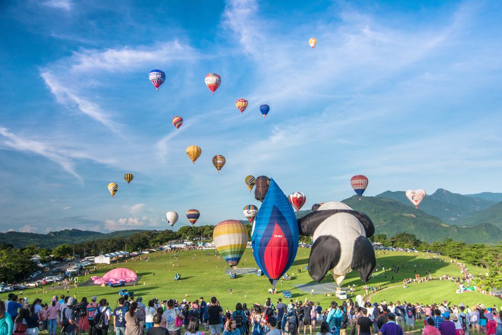 Hot air ballooning, Hot air balloon, Sky, Balloon, Fun, Leisure, Air sports, Vehicle, Summer, Recreation, 
