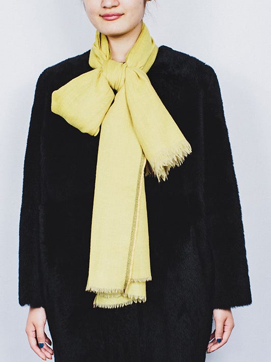 Clothing, Scarf, Stole, Black, Yellow, Neck, Wrap, Outerwear, Beige, Fashion accessory, 