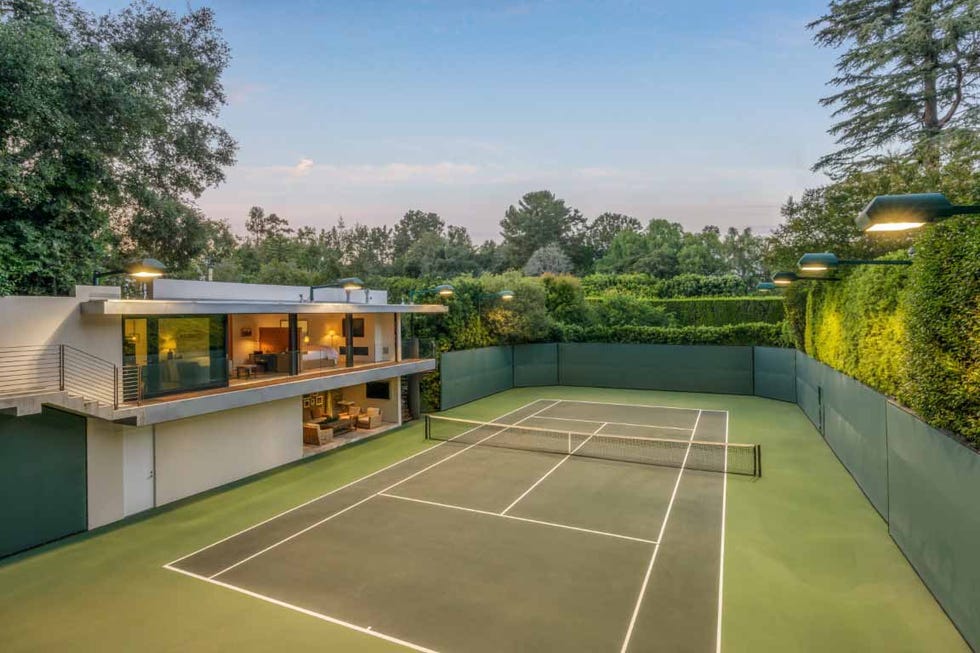 Sport venue, Property, Tennis court, Real estate, House, Estate, Home, Grass, Residential area, Architecture, 