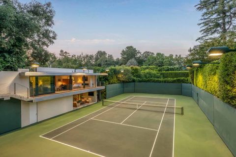 Sport venue, Property, Tennis court, Real estate, House, Estate, Home, Grass, Residential area, Architecture, 