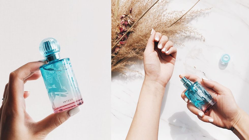Water, Perfume, Skin, Blue, Product, Hand, Aqua, Beauty, Nail, Bottle, 