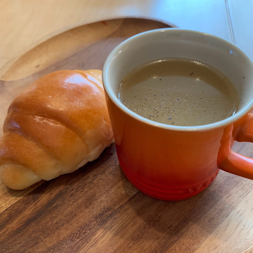 Food, Dish, Ingredient, Cup, Drink, Tea, Cuisine, Croissant, Café au lait, Cup, 