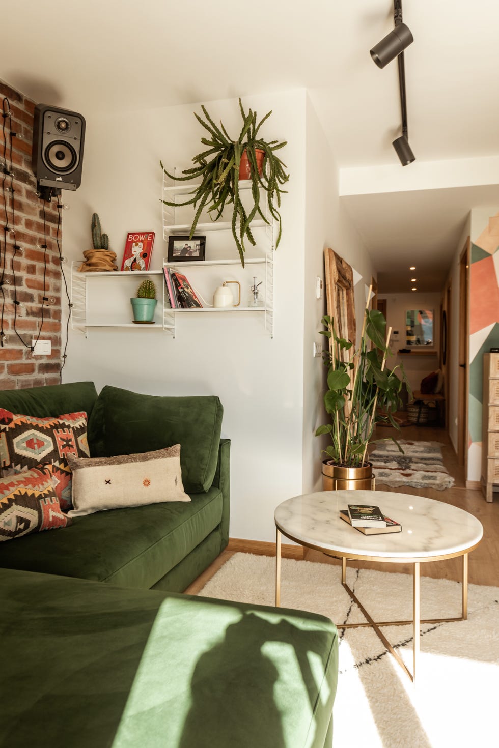 boho studio dan con la clave para transformar una anodina casa de nueva obra en bilbao en una oda al estilo industrial