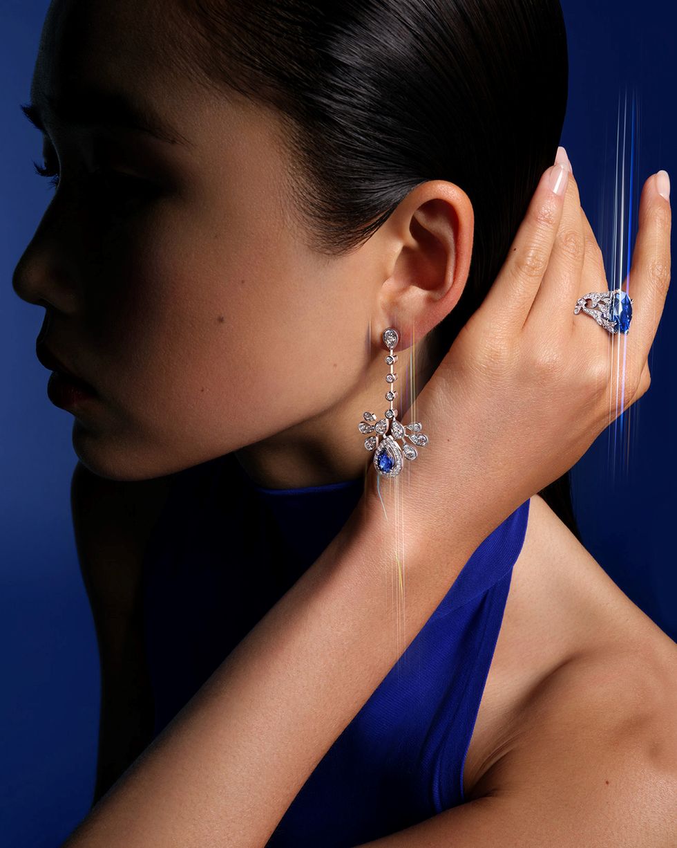 chaumet以藍寶為主石的josephine aigrette imperiale耳環及soir de fete戒指。