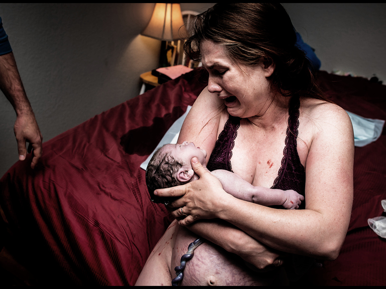 Sleeping Mommy Porn - Empowered Birth Project Fights Childbirth Photos Being Censored on Instagram
