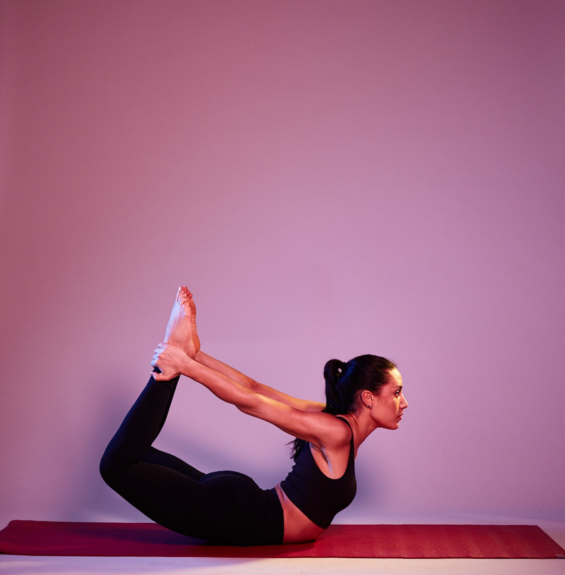 Revolving Abdomen Pose (Jathara Parivartanasana) | Iyengar Yoga
