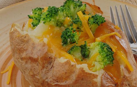 BAKED POTATO WITH BROCCOLI AND CHEESE
