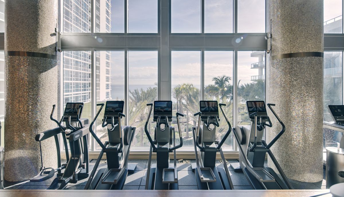 Treadmill, Exercise machine, Room, Exercise equipment, Window, Architecture, Gym, Interior design, Building, Elliptical trainer, 