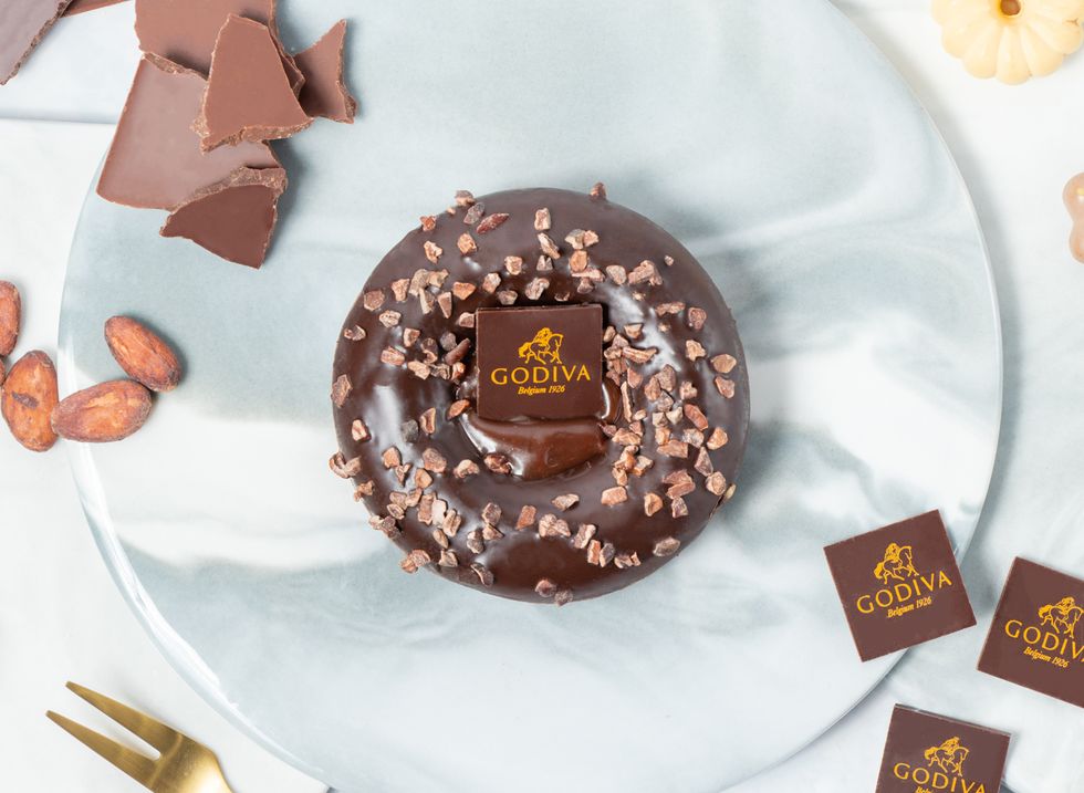 mister donut x godiva巧克力強勢回歸！限量五款榛果焦糖可可碎粒波堤、黑巧蛋糕圈別錯過