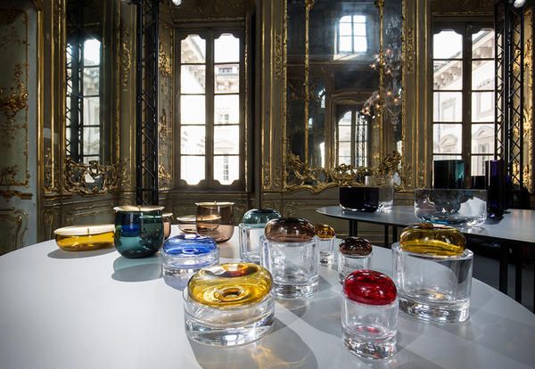 Glass, Room, Brunch, Glass bottle, Tableware, Mason jar, Interior design, Table, Drinkware, Stemware, 