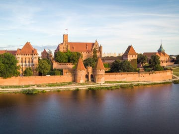 in 1274 werd begonnen met de bouw van slot marinburg het grootste middeleeuwse kasteel van europa