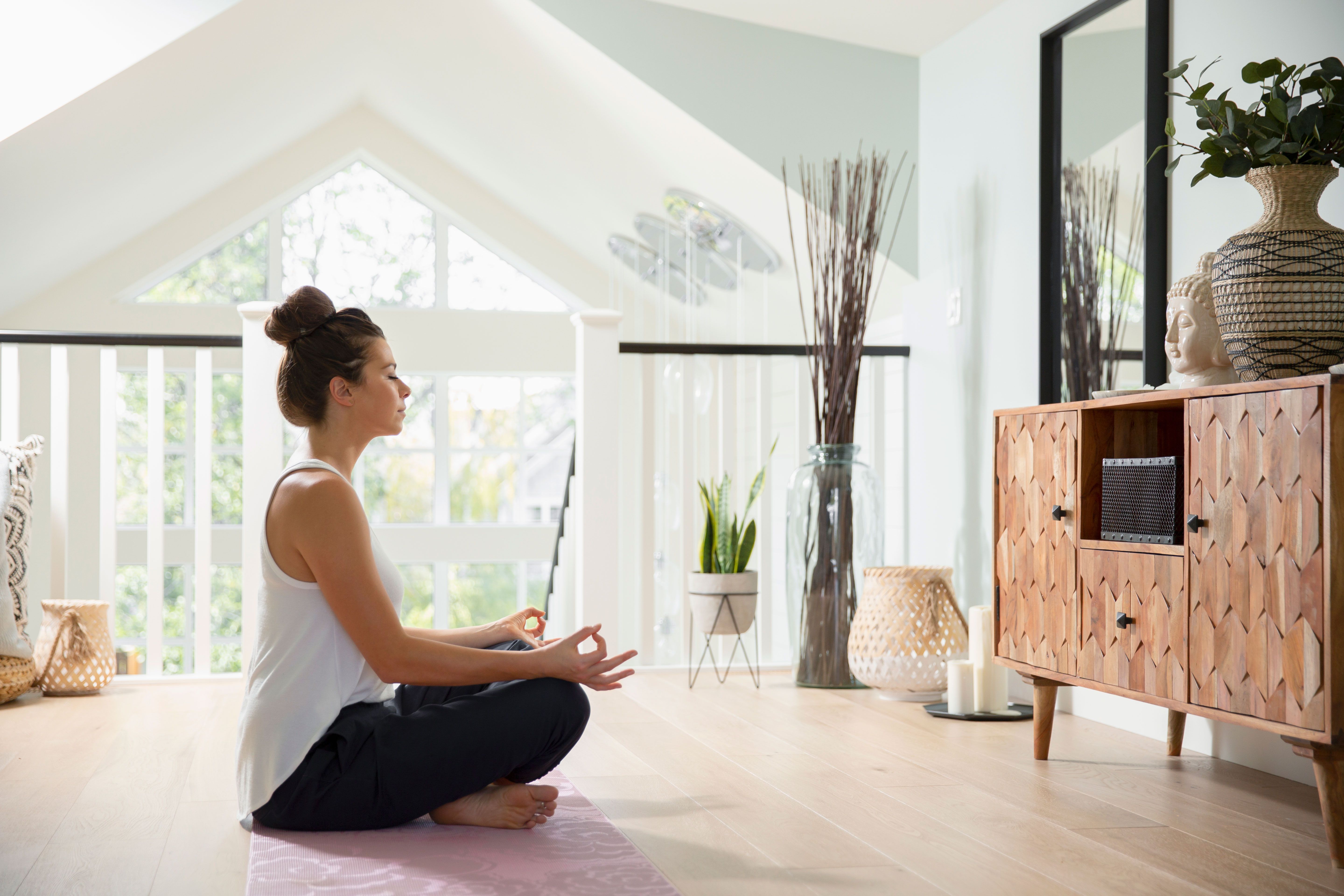 Cómo hacer yoga en casa - Belleza estética
