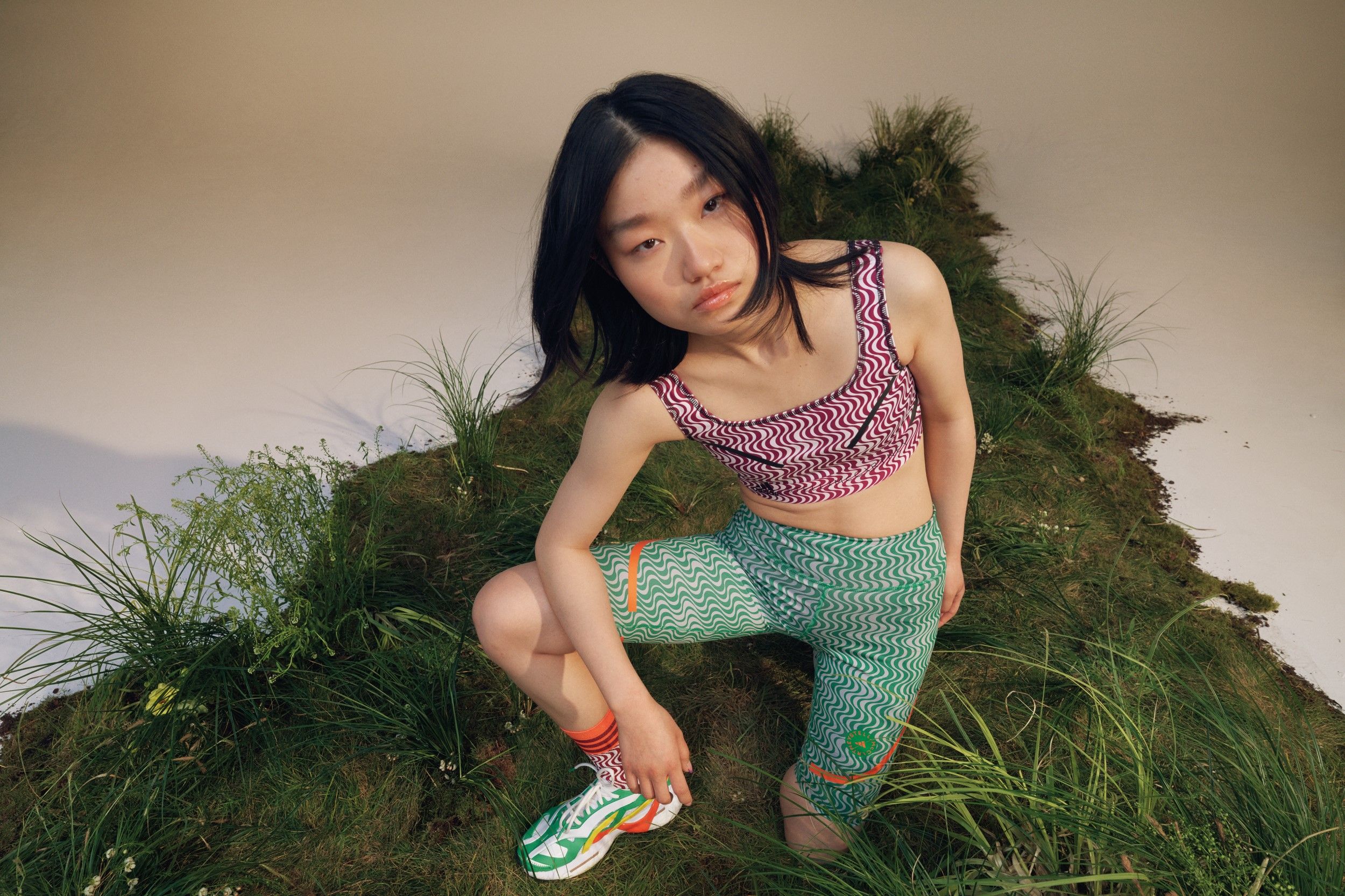 adidas by Stella McCartney以「愛地球從日常開始」用夏日印花、無性別