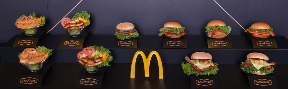 麥當勞推出「Signature極選系列」週年，全新口味有酪梨4款漢堡，牛肉堡和雞肉堡都有，頂級美味再升級。吳珊如擔任試吃嘉賓。