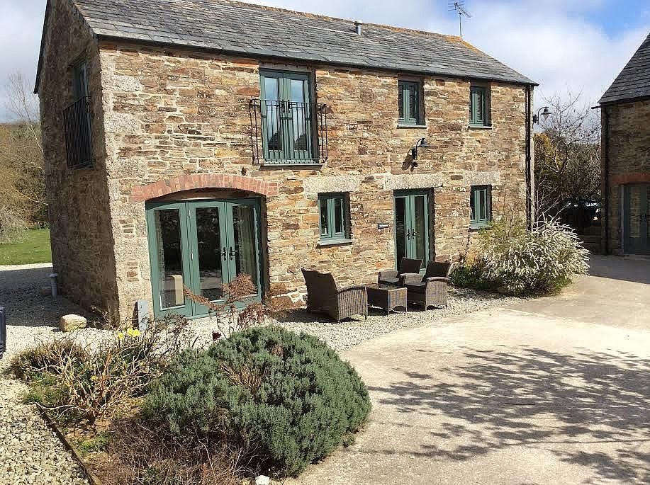 Where is Poldark filmed?