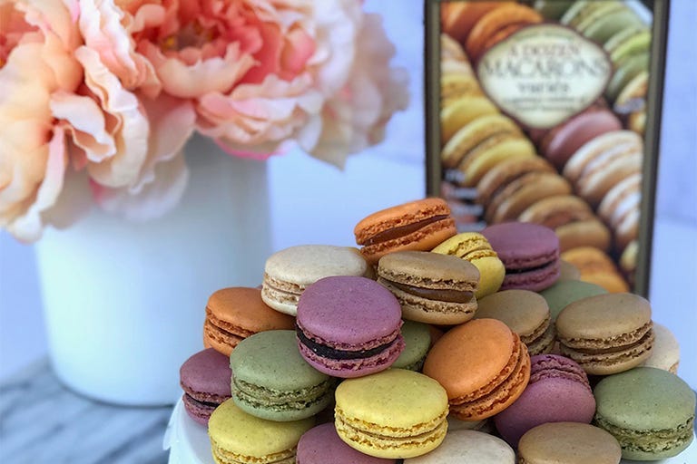 Macaroon, Sweetness, Food, Pâtisserie, Dessert, Baking, Baked goods, Cuisine, Cake, Biscuit, 