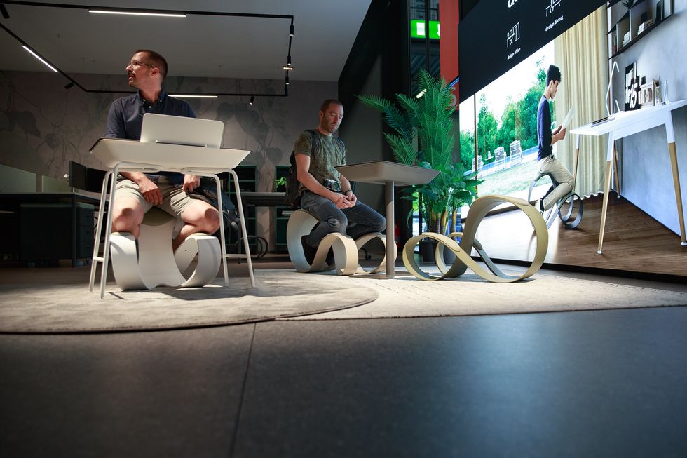 mini bureaus tijdens milaan design week 2022 salone del mobile