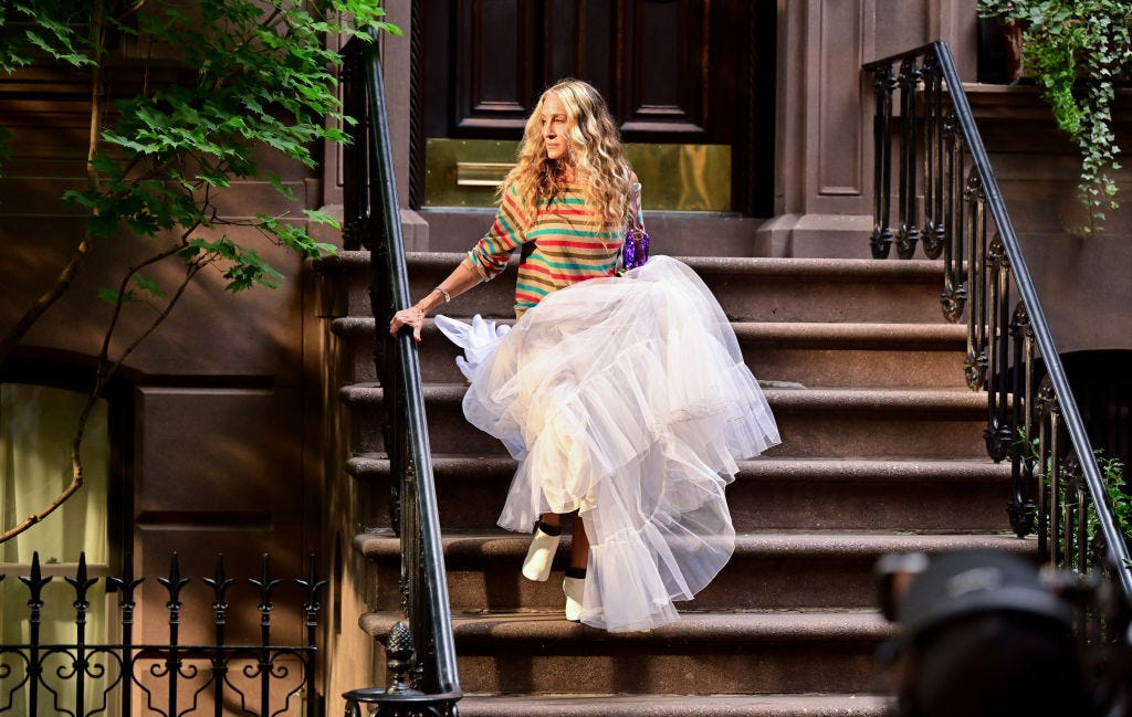 Carrie Bradshaw's New York Apartment Is Breaking Up With Fans