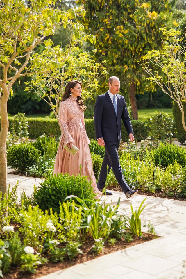 Prince William & Kate Middleton Arrive at the Royal Wedding in Jordan